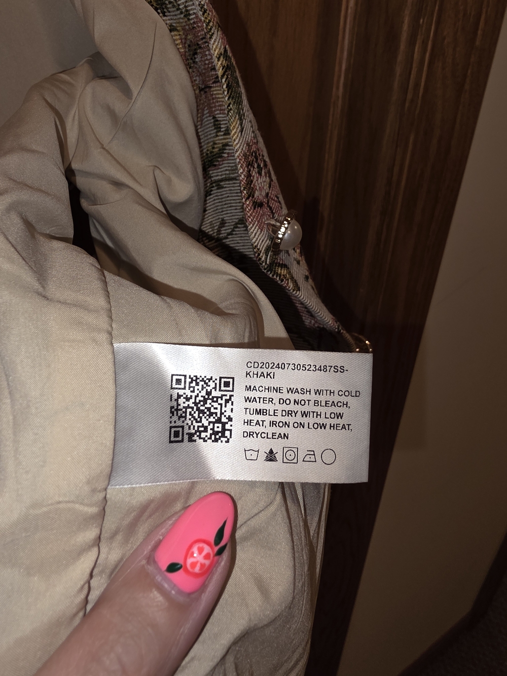 Cider Rose-Print Tapestry Vest in Beige and Pink - Picture 5 of 5
